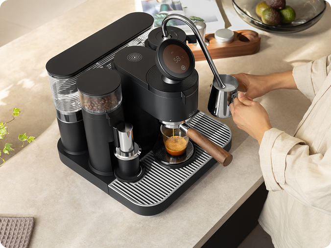 Meraki Espresso Machine brewing espresso while steaming milk simultaneously